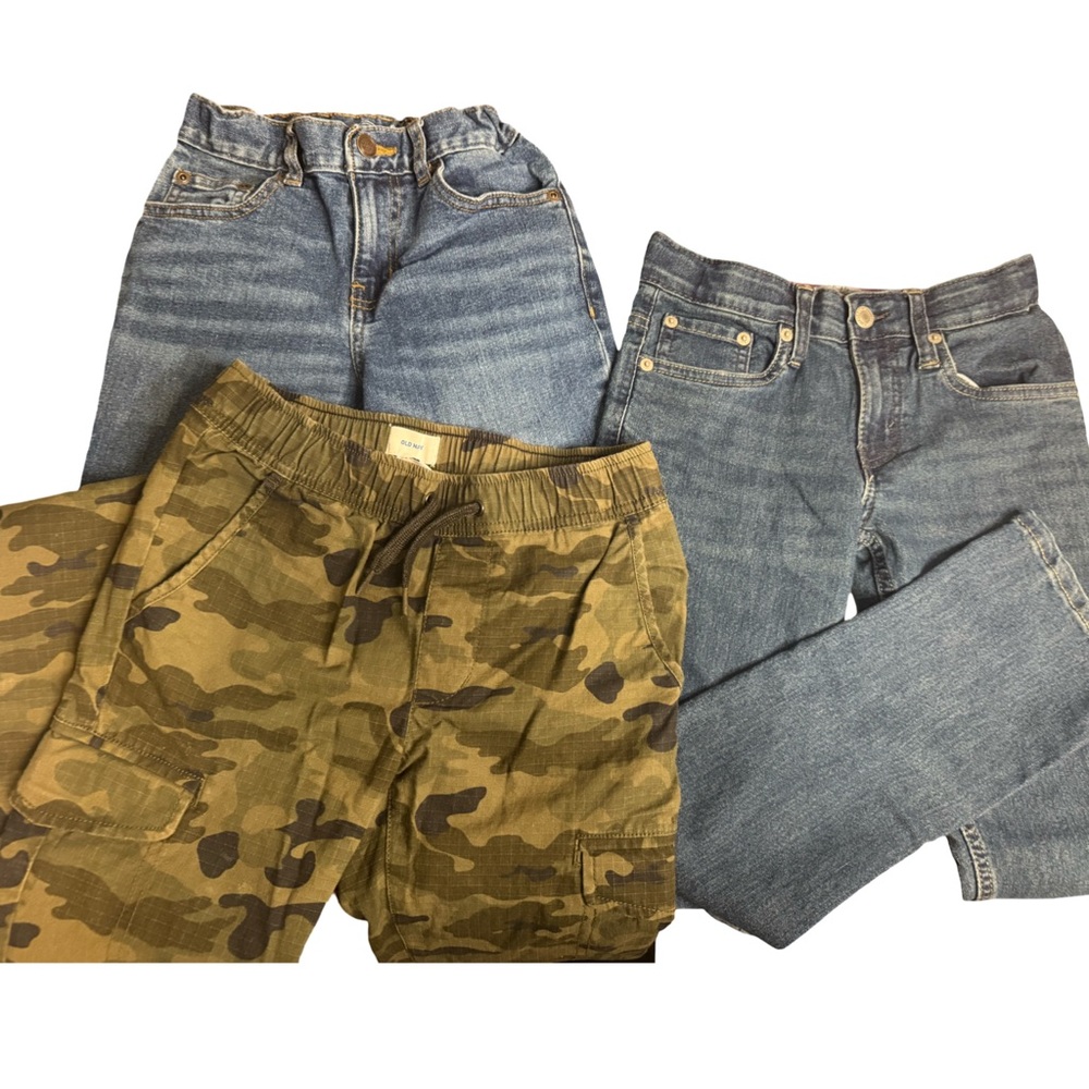 Lot of 2 pair Levi's Boys Blue Denim Jeans and Old Navy Olive Camo Cargo Pants